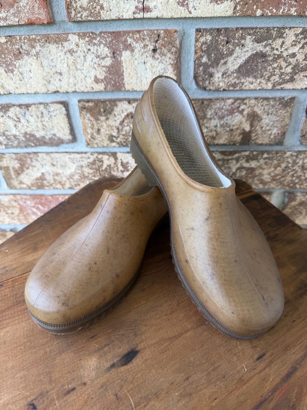 Plasticana Gardana Waterproof Clogs Women’s Size 9 NWOT!